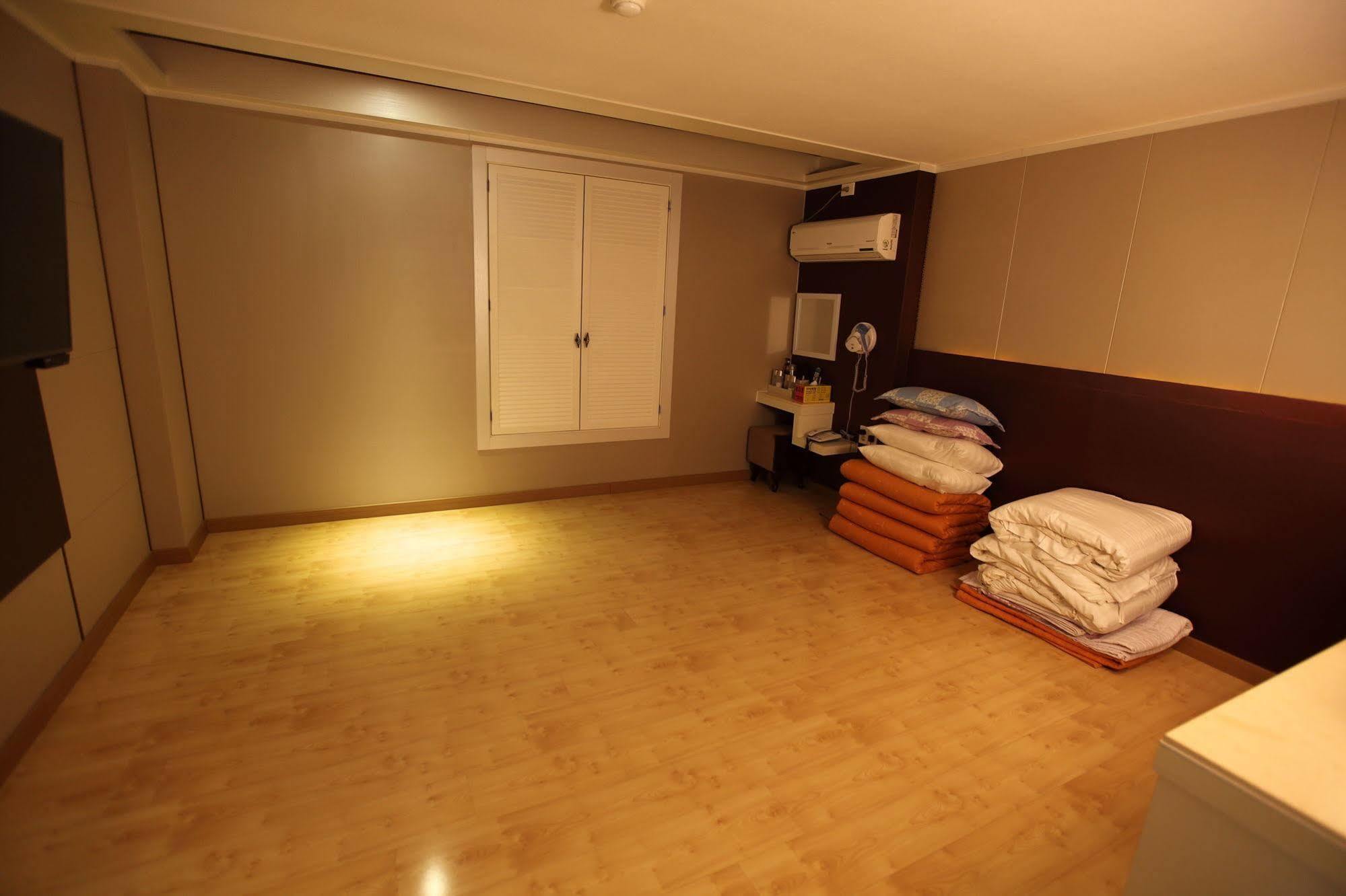 River Hotel Namwon Exterior photo