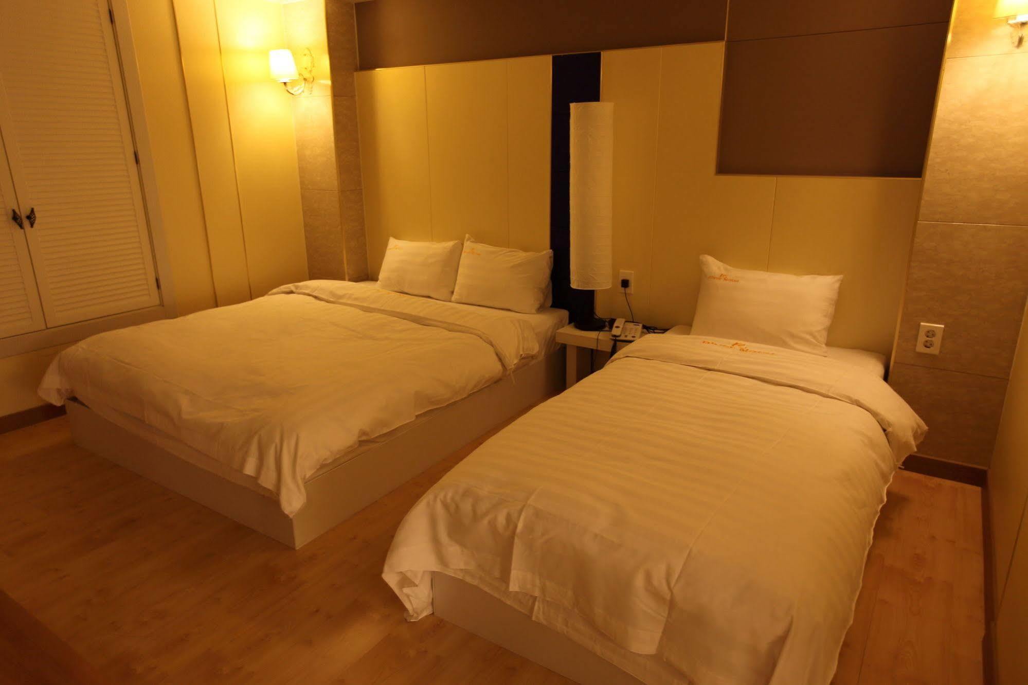 River Hotel Namwon Exterior photo